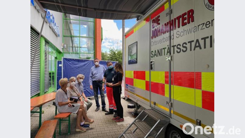 Am Freitag wurde im Johanniter-Sanitätscontainer geimpft. Laut Dr. Moritz Maenner war die Resonanz besser als erwartet. Bild: Völkl