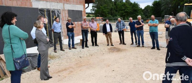 CSU vor Ort, bei einem Ortstermin auf der Großbaustelle der Kläranlage Freudenberg mit Barbara Gerl, Susanne Hierl und Bürgermeister Alwin Märkl (von links). Bild: sche