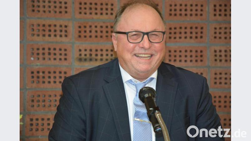 Oberstudiendirektor Stefan Niedermeier bezeichnete die vergangenen acht Jahre der Abiturienten als eine „geile Zeit“. Bild: jr