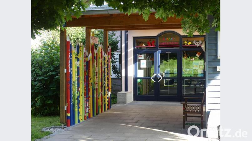 Dieser Hauptzugang zur Kindertagesstätte wird in absehbarer Zeit Geschichte sein. Er wird an die Südseite der Einrichtung verlegt und von der Weidelbachstraße aus erreichbar sein. Bild: rn