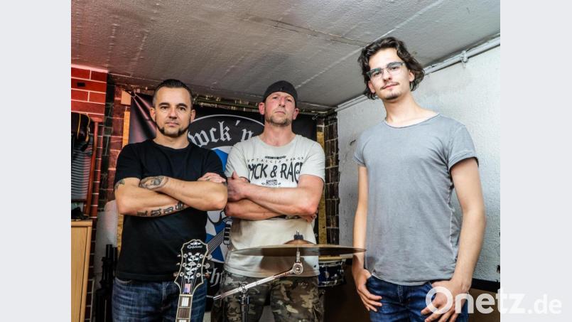 Benjamin Kowalczyk, Stefan Grünwald und Kilian Fleischmann (von links) sind die Band ""Rawck'n Röll" aus Amberg. Bild: Kilian Fleischmann/exb