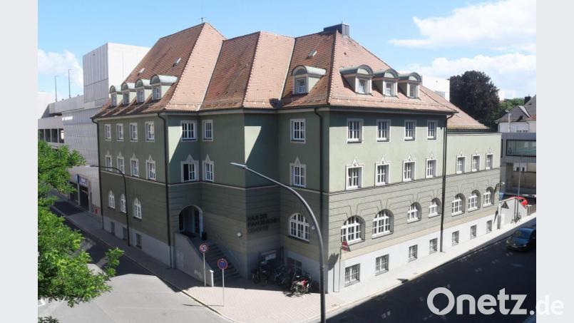 Was wird aus dem Evangelischen Vereinshaus? Diese Frage dürfte demnächst in vielen Familien und an Stammtischen Stadtgespräch sein. Bild: Gabi Schönberger