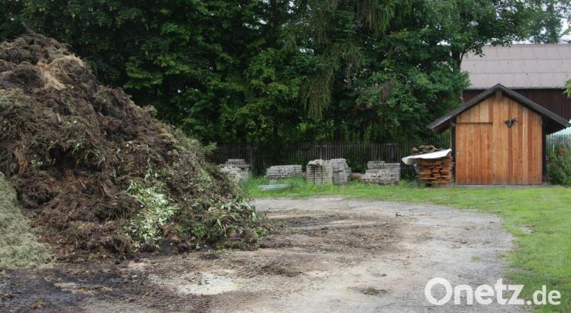 Ein Thema in der Bürgerversammlung waren die Öffnungszeiten der Grüngutablagestelle an der Gütterner Straße. Bild: wro