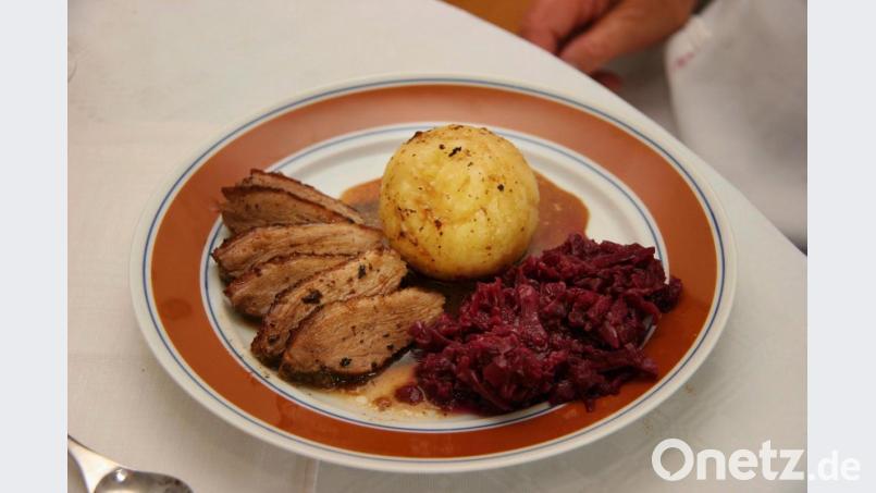 Geheimtipp: Am besten schmecken die Spouzn am Sonntagmittag, wenn durch das gekippte Fenster die Glocken zum Engel des Herrn rufen und in der Röhre der Braten gerade am Fertigwerden ist. Bild: Ingrid Popp