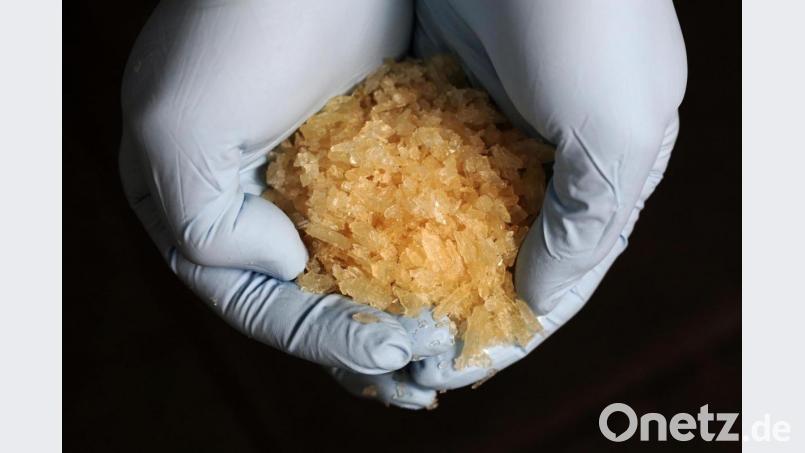 Eine 51-Jährige hatte bei ihrer Einreise nach Deutschland Crystal Meth im mittleren zweistelligen Grammbereich dabei. Symbolbild: Fredrik Von Erichsen/dpa
