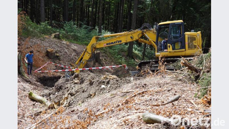 Die alten Quellfassungen werden freigelegt. Tief unter der Erde waren sie und nicht zugänglich. Bild: bkr