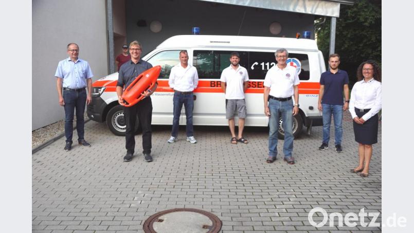 Peggy Motthes-Bayerl (rechts) und Bürgermeister Roman Schäffler (von links) gratulierten den neuen Vorstandsmitgliedern Günther Panzer, Kai Wolf, Christian Kreutzer, Alois Emerig und Uwe Fraunholz. Bild: bkr