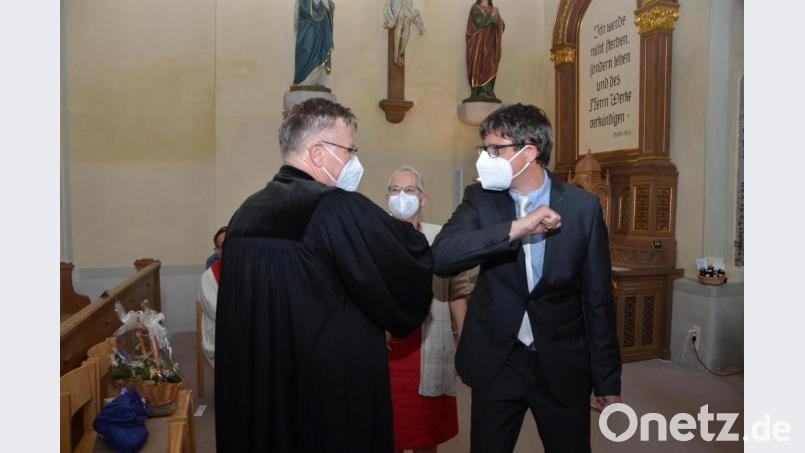 Noch ein letztes coronaconformes Armdrücken zum Abschied. Bild: dob