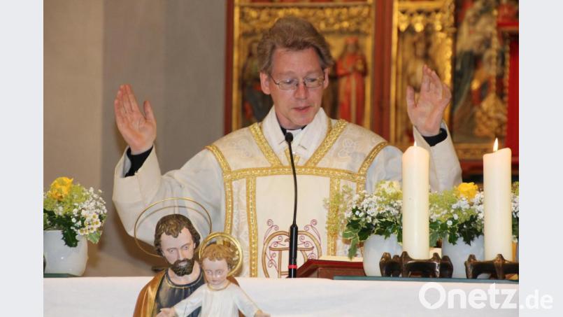 Die Kirche sei nicht nur im vergangenen Jahrhundert, auch in der Gegenwart Bedrohungen ausgesetzt, sagte Pfarrer Dr. Christian Schulz. Bild: kro