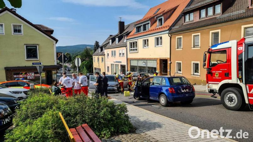 Am Kaiserberg in Erbendorf krachten am Montagnachmittag zwei Autos zusammen. Bild: rw