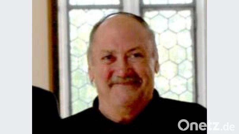 Für über 35 Jahre Engagement bei der Krieger- und Soldatenkameradschaft Nabburg zeichnete Bürgermeister Frank Zeitler Karl Voit im Namen der Stadt aus Bild: Marko Pammer /exb