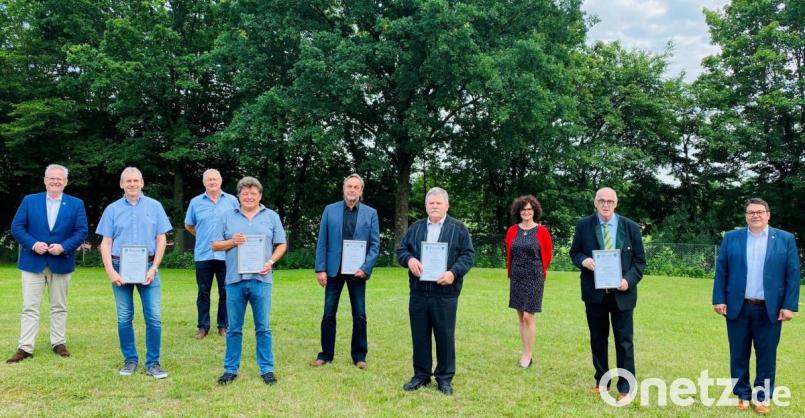 Zahlreiche Verbandsräte schieden mit dem Ende der vergangenen Legislaturperiode aus dem Zweckverband Verbandskläranlage Schwandorf-Wackersdorf aus und wurden verabschiedet. Bild: Zweckverband/exb