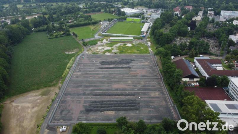 Hier entstehen die beiden Kunstrasenplätze für die SpVgg SV Weiden. Eine Luftaufnahme aus dem Juli 2021. Bild: Gustl Beer