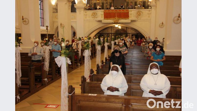 Gut besucht war die 411. Monatswallfahrt in der Stadtpfarrkirche Tirschenreuth. Bild: kro
