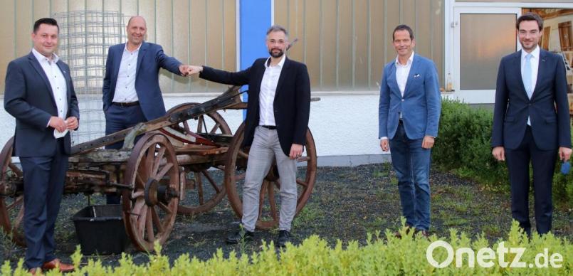 Staffelübergabe: Alexander Herzner (Mitte) ist neuer Vorsitzender des Kreisverbandes Nordoberpfalz der Mittelstands-Union (MU). Er tritt die Nachfolge von Harald Gollwitzer (Zweiter von links) an. Bild: lst