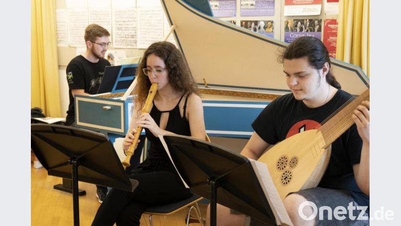Die Klasse Alte Musik der Städtischen Sing- und Musikschule gestaltet einen Konzertabend im Schlosshof. Bild: Städtische Sing- und Musikschule Sulzbach-Rosenberg/exb