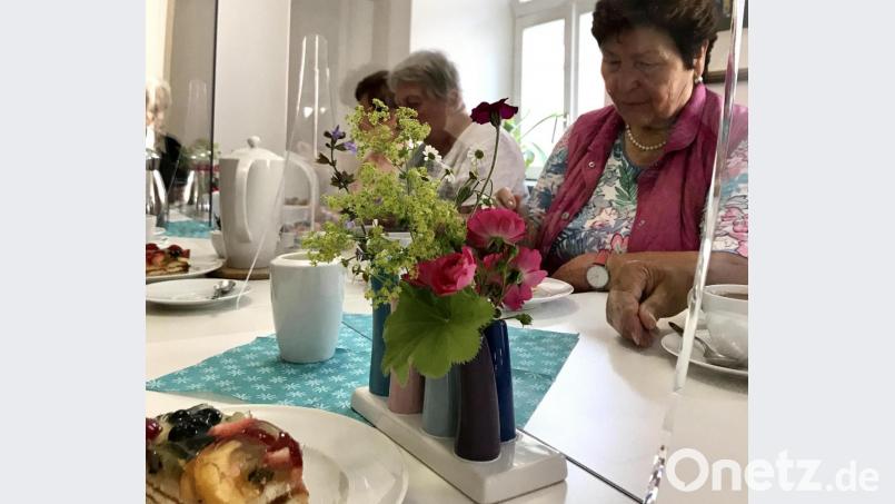 Nach einer Kaffeerunde ging es ans Erzählen. Bild: Leben plus/exb