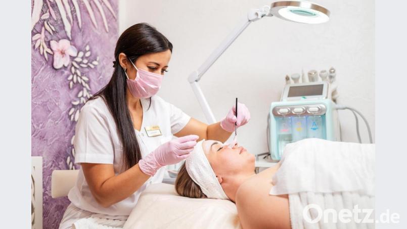 Zwar erholen sich die unmittelbar von den Schließungen betroffenen Handwerksbereiche wieder. Ein deutlicher Aufwärtstrend lässt aber noch auf sich warten. Bild: STEKLO_KRD – stock.adobe.com (Veröffentlichung honorarfrei)