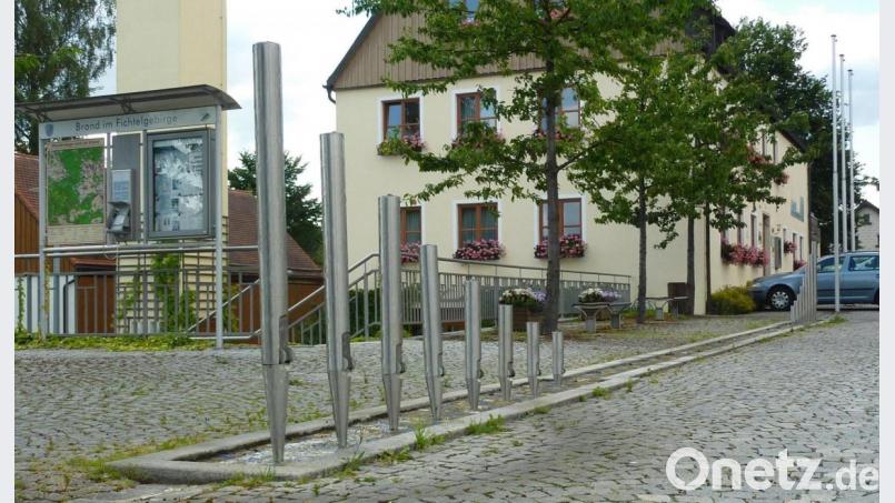 Das Rathaus in Brand. Archivbild: ld