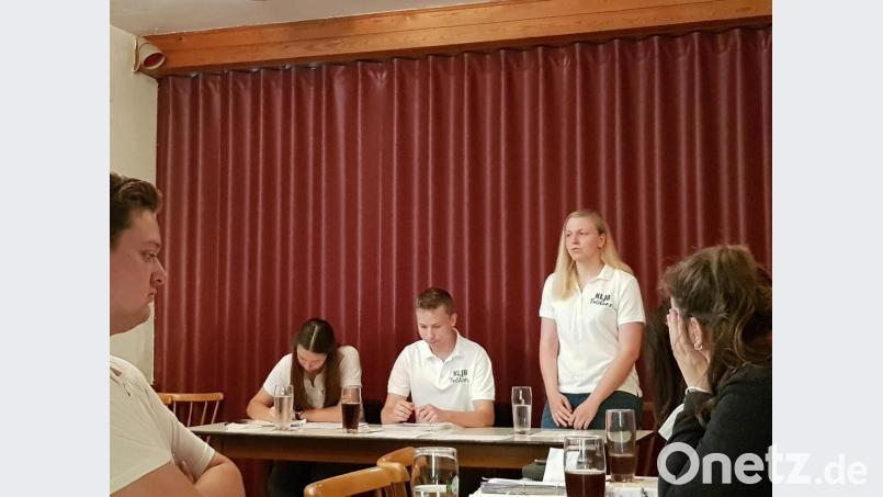 Erfreut war die Landjugend Tröbes wieder einmal nach dem Lockdown zur gemeinsamen Generalversammlung zusammen zu kommen. Bild: gi