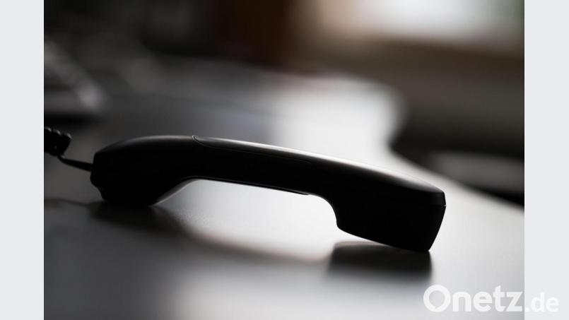 Am Telefon gab sich der Mann als Polizeibeamter aus, dann forderte er eine Ambergerin auf, 10.000 Euro zu bezahlen. Symbolbild: Rolf Vennenbernd/dpa