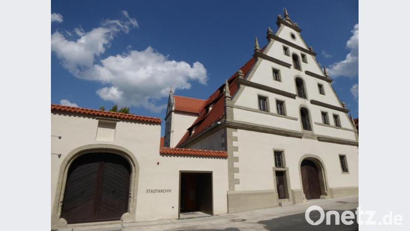 Denkmalschutz und moderne Nutzung müssen kein Widerspruch sein: das Stadtarchiv Amberg. Bild: Bertold Bernreuter/exb
