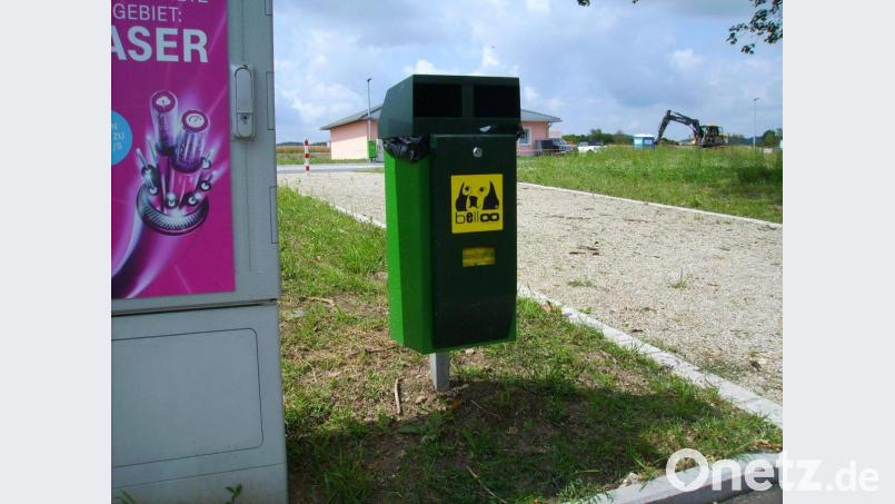 Die Hundekotbeutel-Sammelbehälter sind keine "Müllhaltestellen" für Hausabfall: Daran erinnerte Bürgermeisterin Carmen Pepiuk in der Gemeinderatssitzung. Bild: bjp