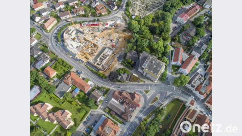 Der Blick aus der Drohnen-Perspektive macht die Dimensionen der Baustelle und der Umgehung deutlich. Bild: Thilo Hierstetter