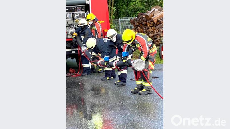 Ausgerechnet am Tag der Abnahme müssen die Prüflinge auch noch sehr widrigem Wetter und viel Regen trotzen. Trotzdem geht eine hervorragende Abnahme über die Bühne und alle drei Gruppen bestehen mit hervorragenden Zeiten. Bild: fjo