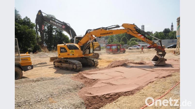Die Bagger bereiten derzeit den Untergrund für die neue Halle vor. Bild: ige