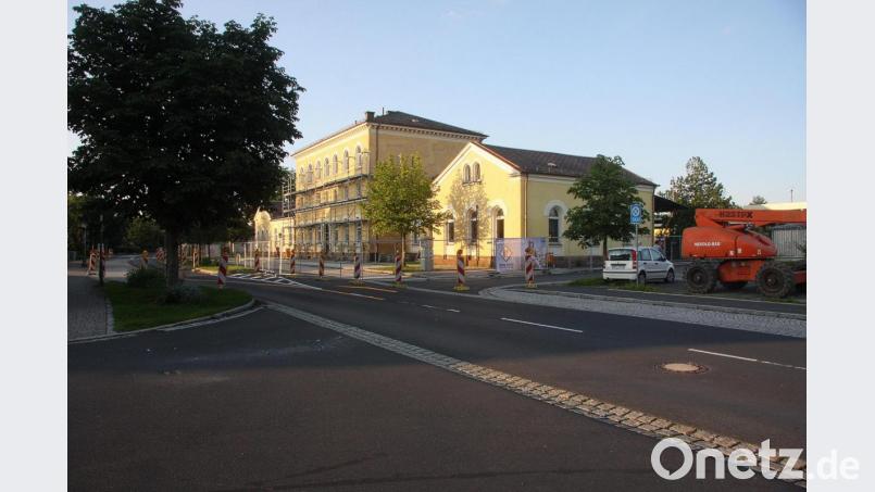 Die Baustelle am künftigen Kulturbahnhof ist eingerichtet. Mit dem offiziellen ersten Spatenstich am 27. Juli kann die Maßnahme - nach längerer Wartezeit - starten. Bild: wro