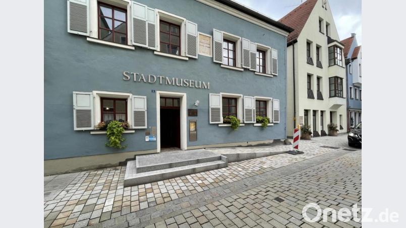 Das Stadtmuseum wird konzeptionell erneuert und barrierefrei umgebaut.. Eine neue Treppenanlege mit Rampe führt künftig ins Gebäude. Bild: Götz