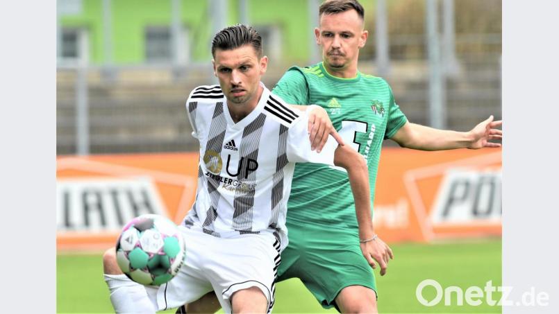 Im Pokal hat die DJK Ammerthal (rechts Kai Neuerer) die SpVgg SV Weiden rausgeworfen. Am Freitag wird&#039;s so richtig ernst, denn dann geht es um Punkte. Archivbild: Büttner