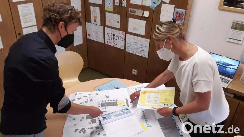 Architekt Alexander Juretzka und Rektorin Annette Spreitzer Bild: Lowak