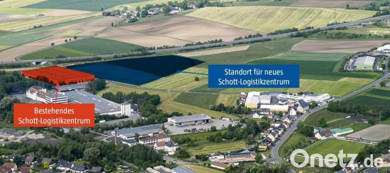 Direkt neben dem bestehenden Logistikzentrum (orange) an der A93 in Mitterteich soll das neue Schott-Logistikzentrum entstehen (blaue Fläche, grob skizziert). Bild: mür/Grafik: Oberpfalz-Medien