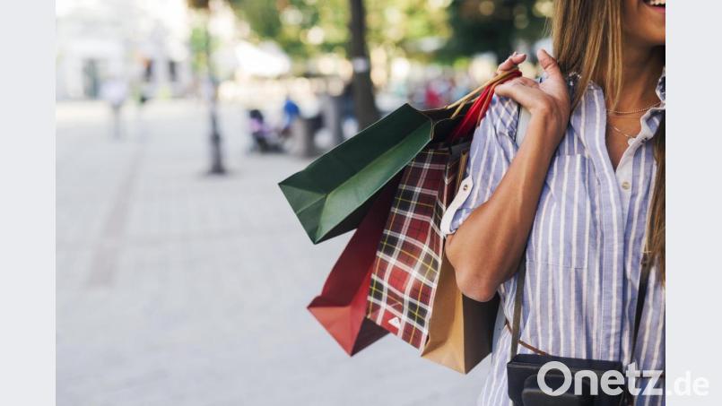Viele von uns shoppen aus Langeweile, glücklich macht das nicht. Bild: Jelena – stock.adobe.com