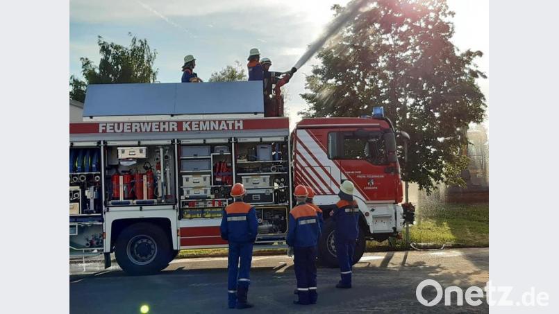 Im Mittelpunkt der Übungen der Jugendgruppe stand das Tanklöschfahrzeug &quot;TLF4000&quot; und dessen leistungsstarke Sp(r)itzentechnik. Bild: mde