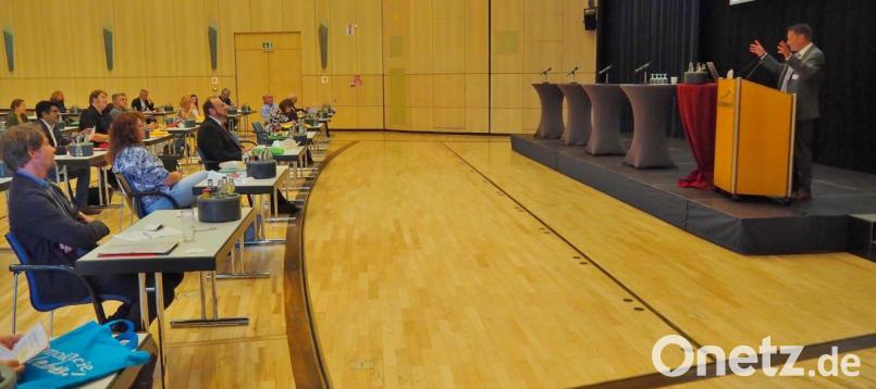 Oberbürgermeister Jens Meyer begrüßte die Konferenzteilnehmer. Bild: Bühner