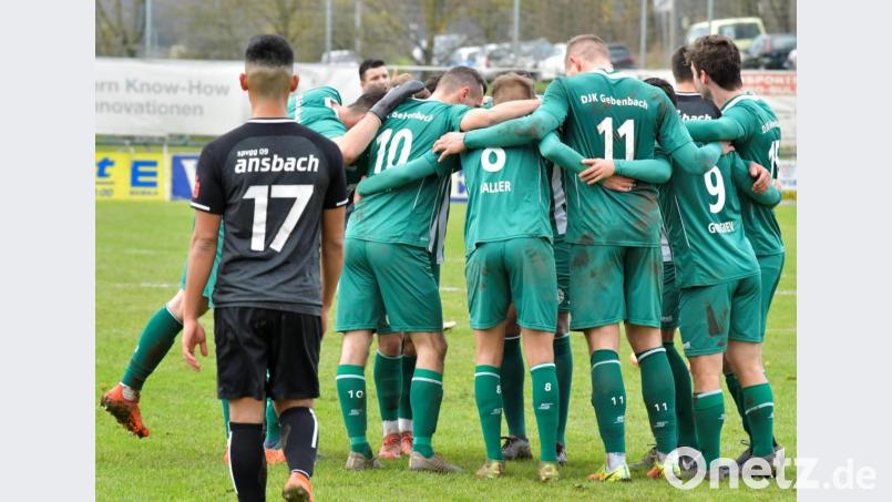 Torjubel bei der DJK Gebenbach im Spiel gegen die SpVgg Ansbach. Ende November 2019 trennten sich beide Mannschaften 3:3 unentschieden. Archivbild: Hubert Ziegler