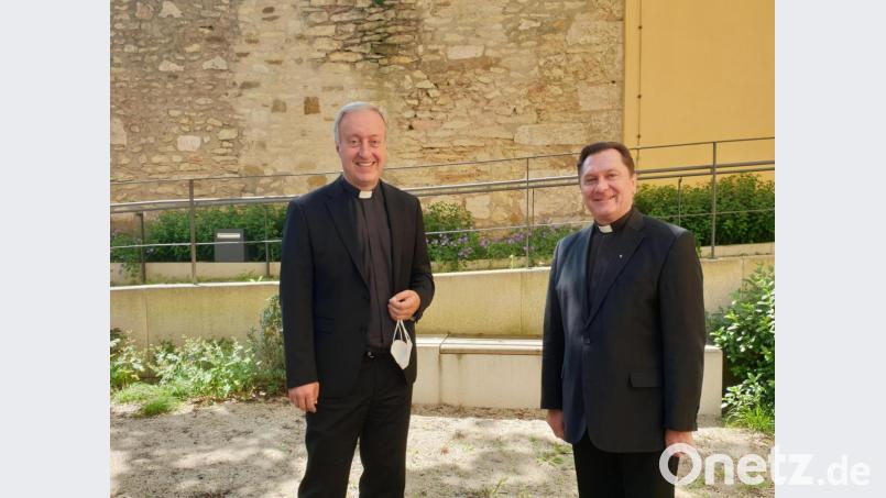 Der scheidende und der neue Generalvikar im Bistum Regensburg: Michael Fuchs (links) und Roland Batz. Bild: gib