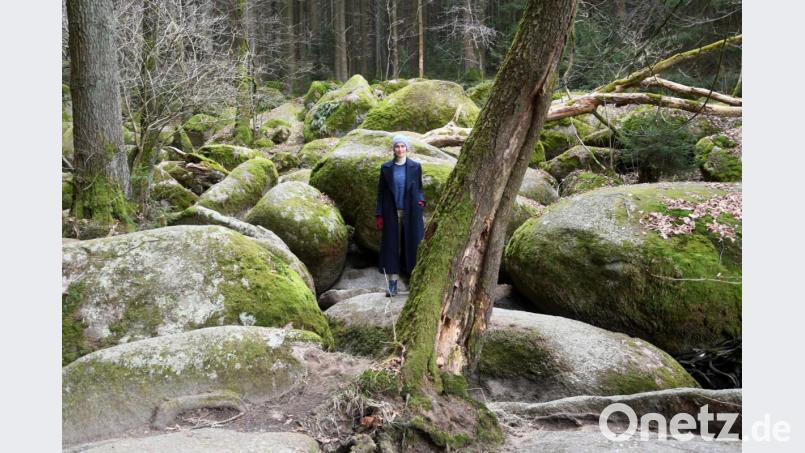 Regisseurin Saralisa Volm dreht eine Szene des Dramas &quot;Schweigend steht der Wald&quot; am Doost. Für den Film sucht sie noch Komparsen aus der Region. Bild: Gabi Schönberger