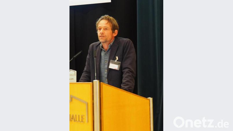 Über &quot;Populismus als Herausforderung für Schule, Politik und Gesellschaft&quot; referierte Professor Tim Engartner. Bild: Bühner