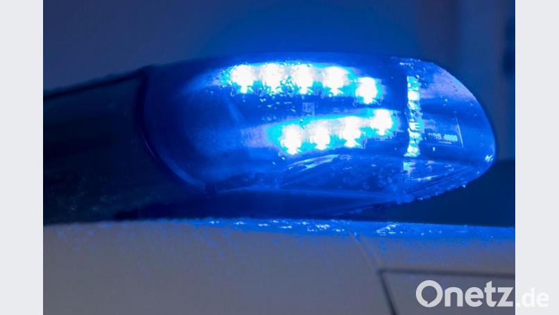 Die Polizei hat in der Donau nach einem Mann gesucht. Bild: Jens Büttner/dpa