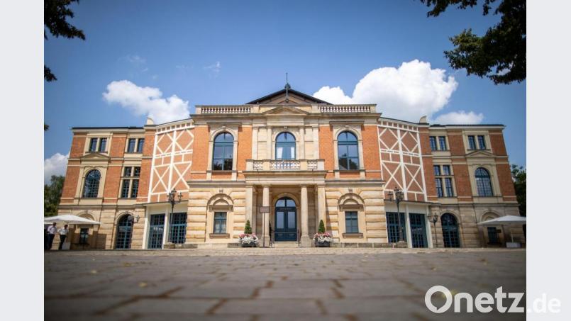 Das Bayreuther Festspielhaus. Am 25.07.2021 beginnen die Bayreuther Festspiele. Bild: Daniel Karmann/dpa