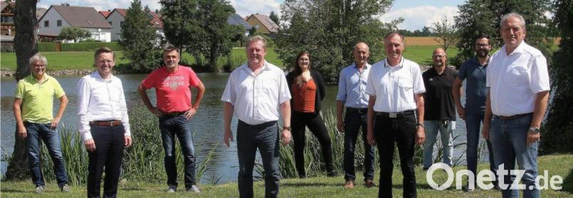 Eingeladen, um am &quot;Runden Tisch&quot; in Premenreuth teilzunehmen, war MdL Tobias Reiß (Zweiter von links). Geleitet wurde die Runde vom Reuther Bürgermeister Werner Prucker (rechts). Bild: wro