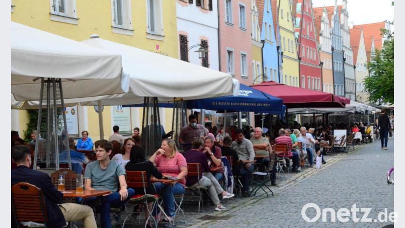 Der Restart der Gastronomie in der Weidener Innenstadt hat funktioniert. Die Lokale sind gut besucht, wie eh und je. Bild: Kunz