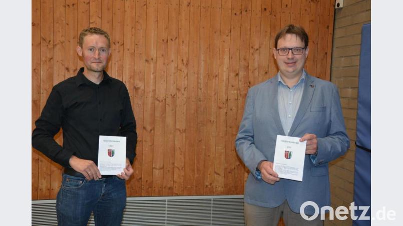 Die beiden gemeindlichen Jugendbeauftragten Andreas Fuchs (links) und Thomas Flügel laden zur Teilnahme am diesjährigen Ferienprogramm in Pechbrunn ein. Insgesamt sieben Veranstaltungen warten auf die Kinder. Bild: jr