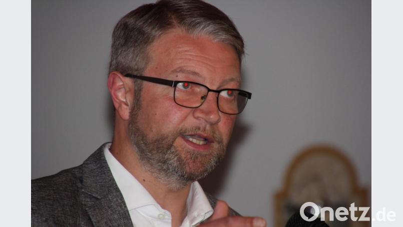 Stellvertretender Landesvorsitzender Hans Martin Grötsch bescheinigte Gisela Kastner eine hervorragende Arbeit gemacht zu haben Bild: kro