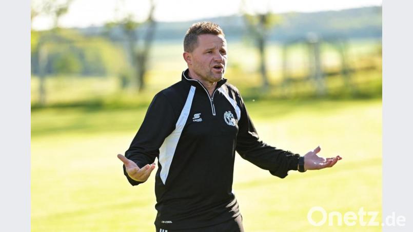 Ratlos: Franz Koller, Trainer der DJK Gebenbach. Bild: Reiner Fröhlich