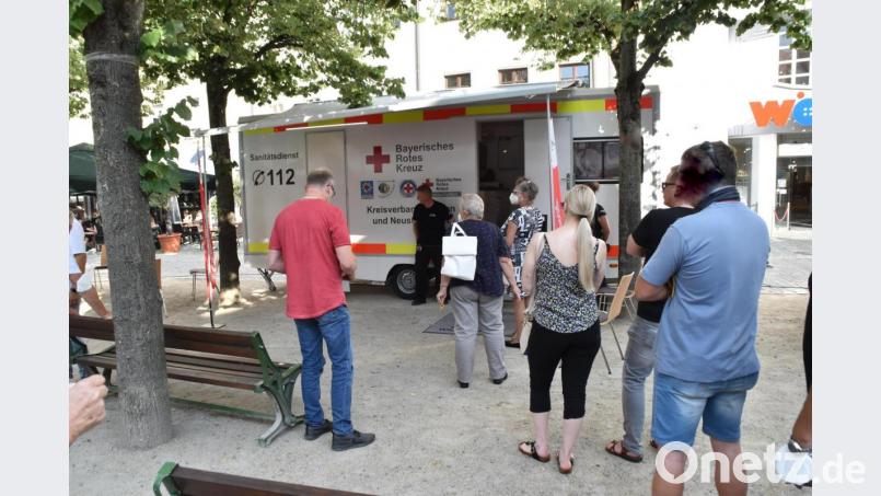 Am Freitag und Samstag standen die Impfwilligen in der Altstadt Schlange, um sich mit Johnson &amp; Johnson impfen zu lassen. Bild: hcz